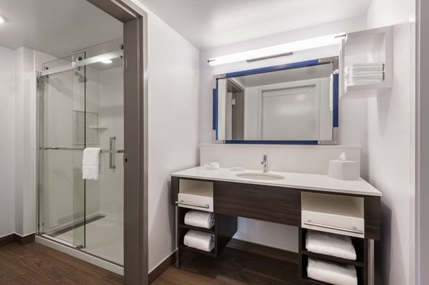 Images Hampton Inn & Suites Fort Wayne Downtown