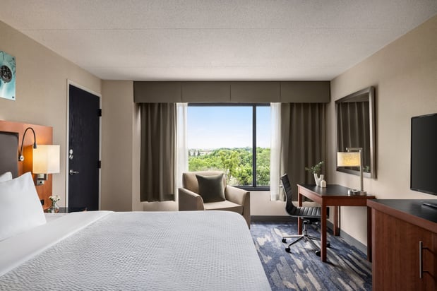 Images Crowne Plaza Auburn Hills by IHG