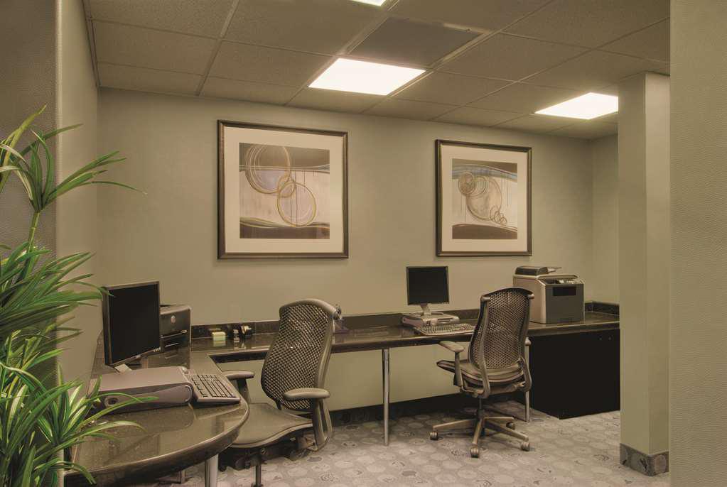 Embassy Suites by Hilton Phoenix Biltmore