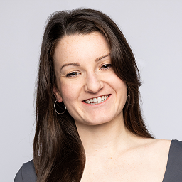 Alyson Gill headshot.