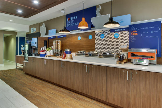 Images Holiday Inn Express & Suites Columbus - Ft Benning Maingate by IHG