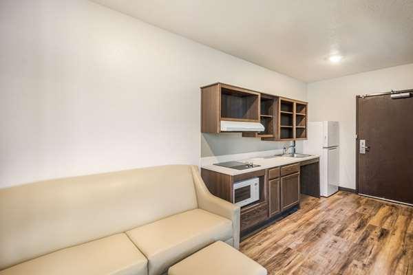 Images WoodSpring Suites Bradenton