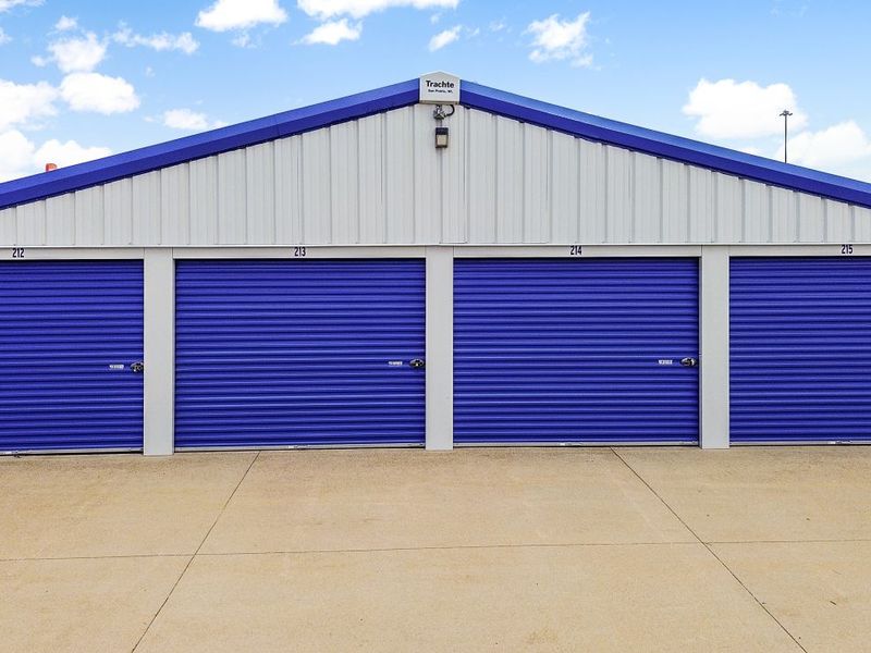 Exterior Units - Storage Express at 826 S Ewing Dr, Pontiac, IL 61764