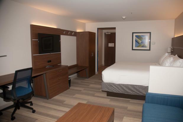 Images Holiday Inn Express & Suites Decatur by IHG