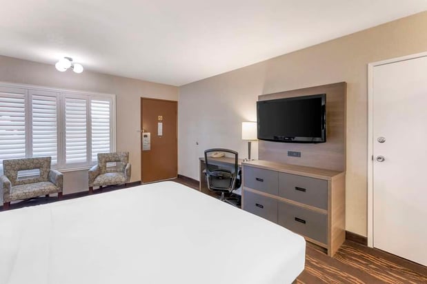 Images Best Western Plus Stovall's Inn