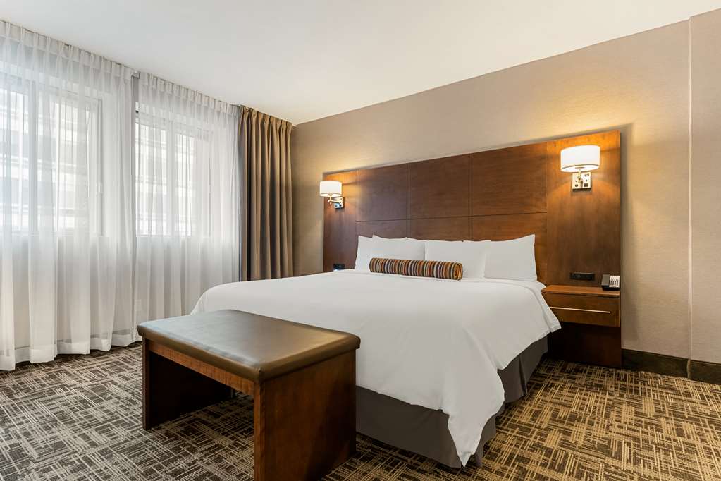 OversizedSuite Best Western Ville-Marie Montreal Hotel & Suites Montreal (514)288-4141