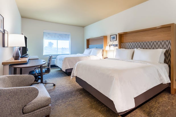 Images Holiday Inn & Suites Cedar Falls-Waterloo Event Ctr by IHG