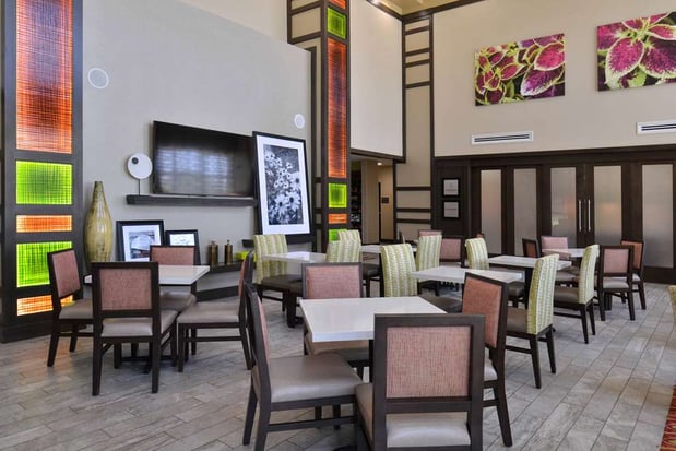 Images Hampton Inn & Suites Dallas Market Center