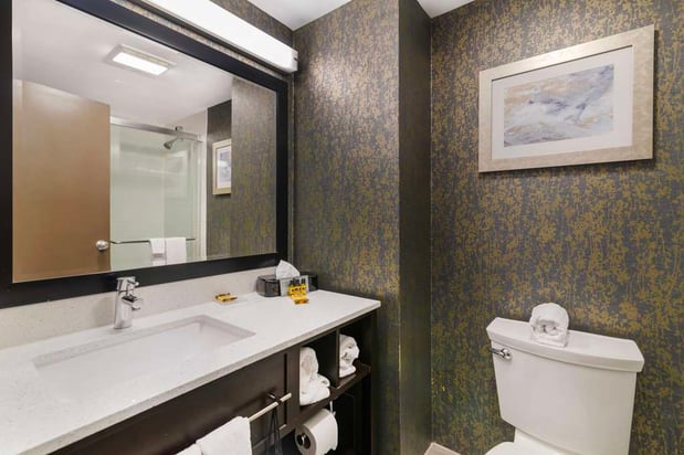 Images Best Western Plus Landmark Inn