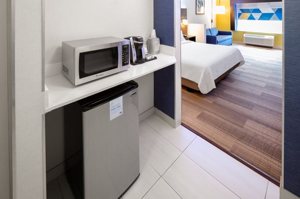 Images Holiday Inn Express & Suites Chicago West - St Charles by IHG