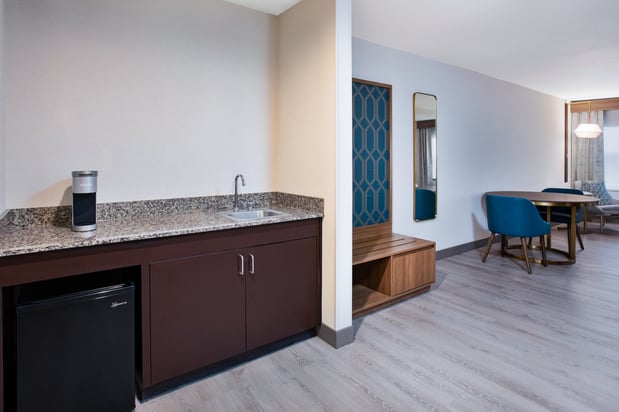 Images Holiday Inn Ontario Airport by IHG