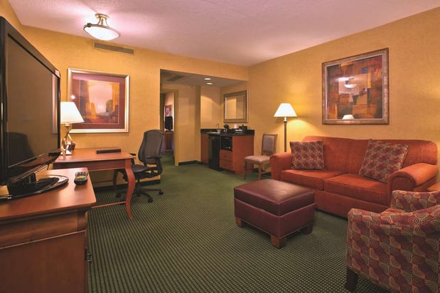 Images Embassy Suites by Hilton Greensboro Airport