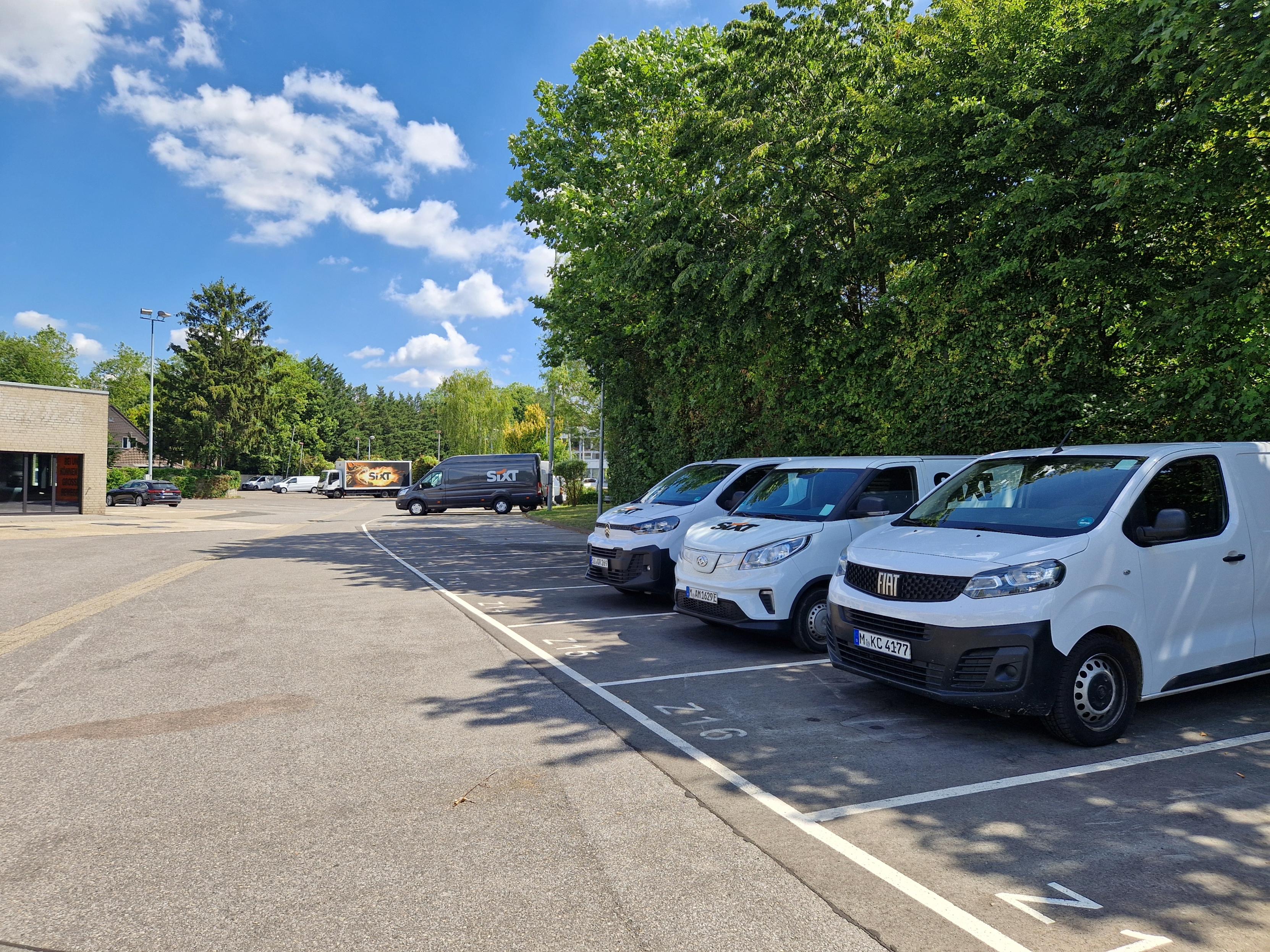 SIXT Truck Center Düsseldorf, Tilde-Klose-Weg 2-4 in Düsseldorf