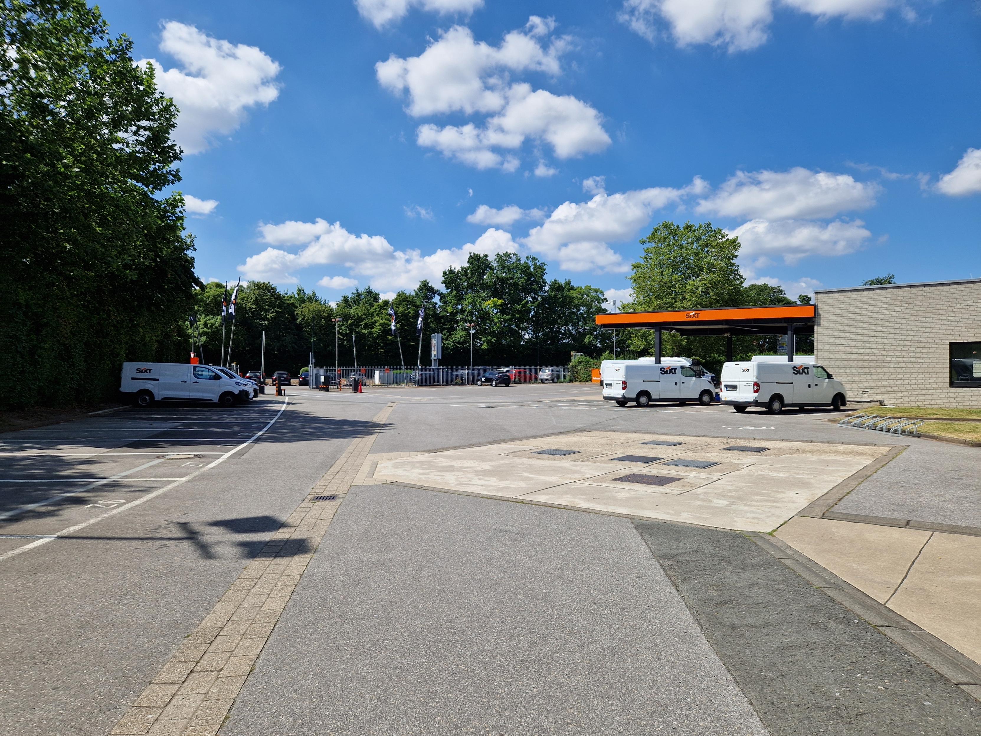 SIXT Truck Center Düsseldorf, Tilde-Klose-Weg 2-4 in Düsseldorf