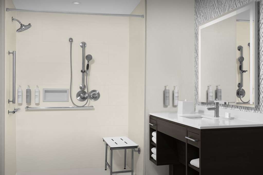 Guest room bath