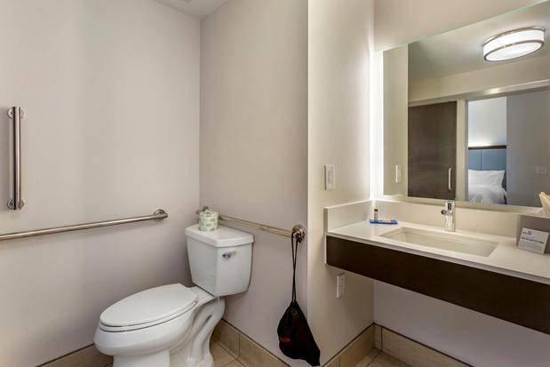 Images Holiday Inn Express & Suites Phoenix Dwtn - State Capitol by IHG