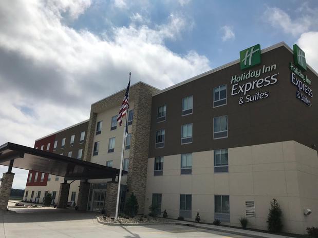 Images Holiday Inn Express & Suites Hannibal - Medical Center by IHG