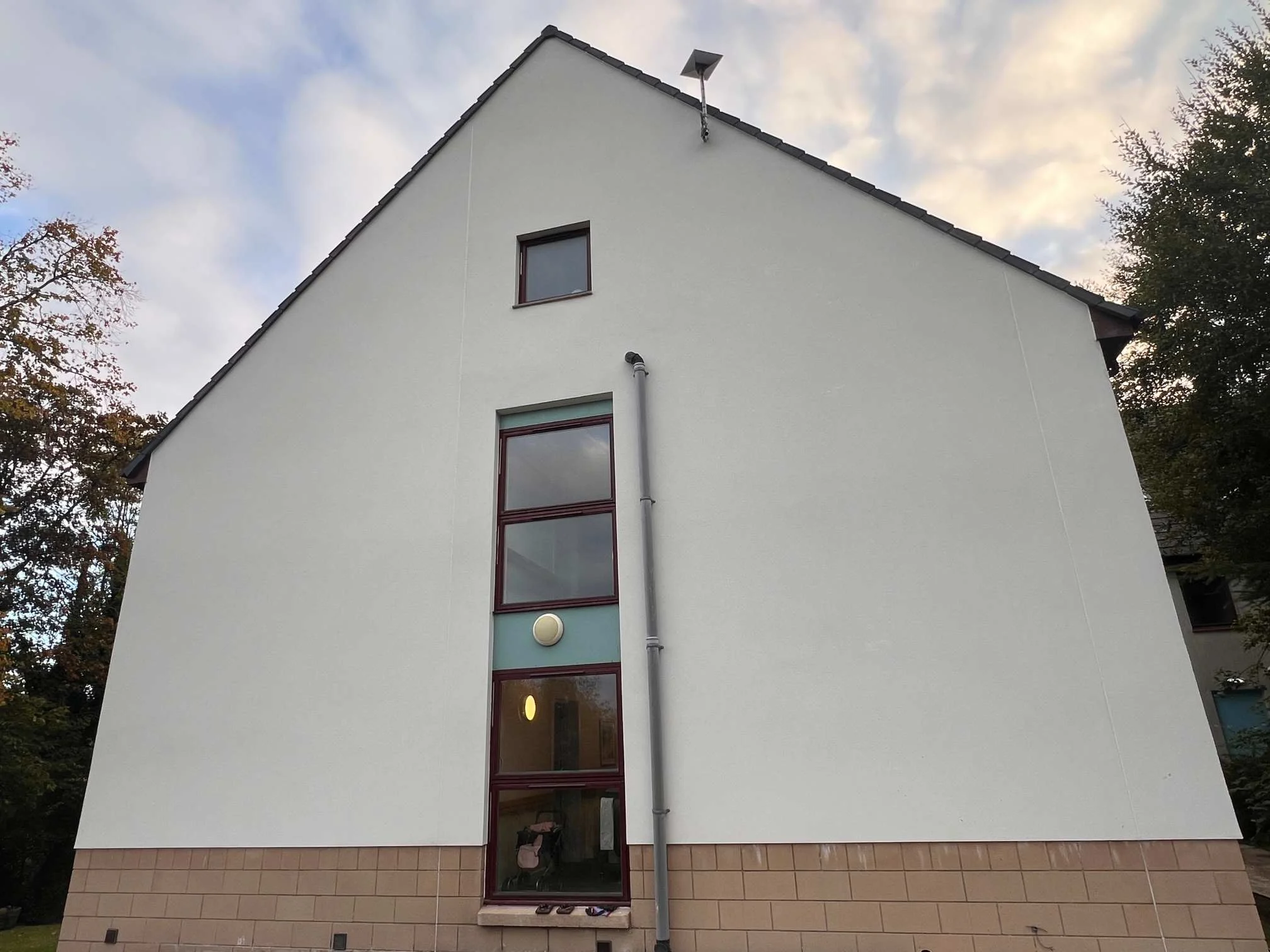 Images HW UK Services Ltd