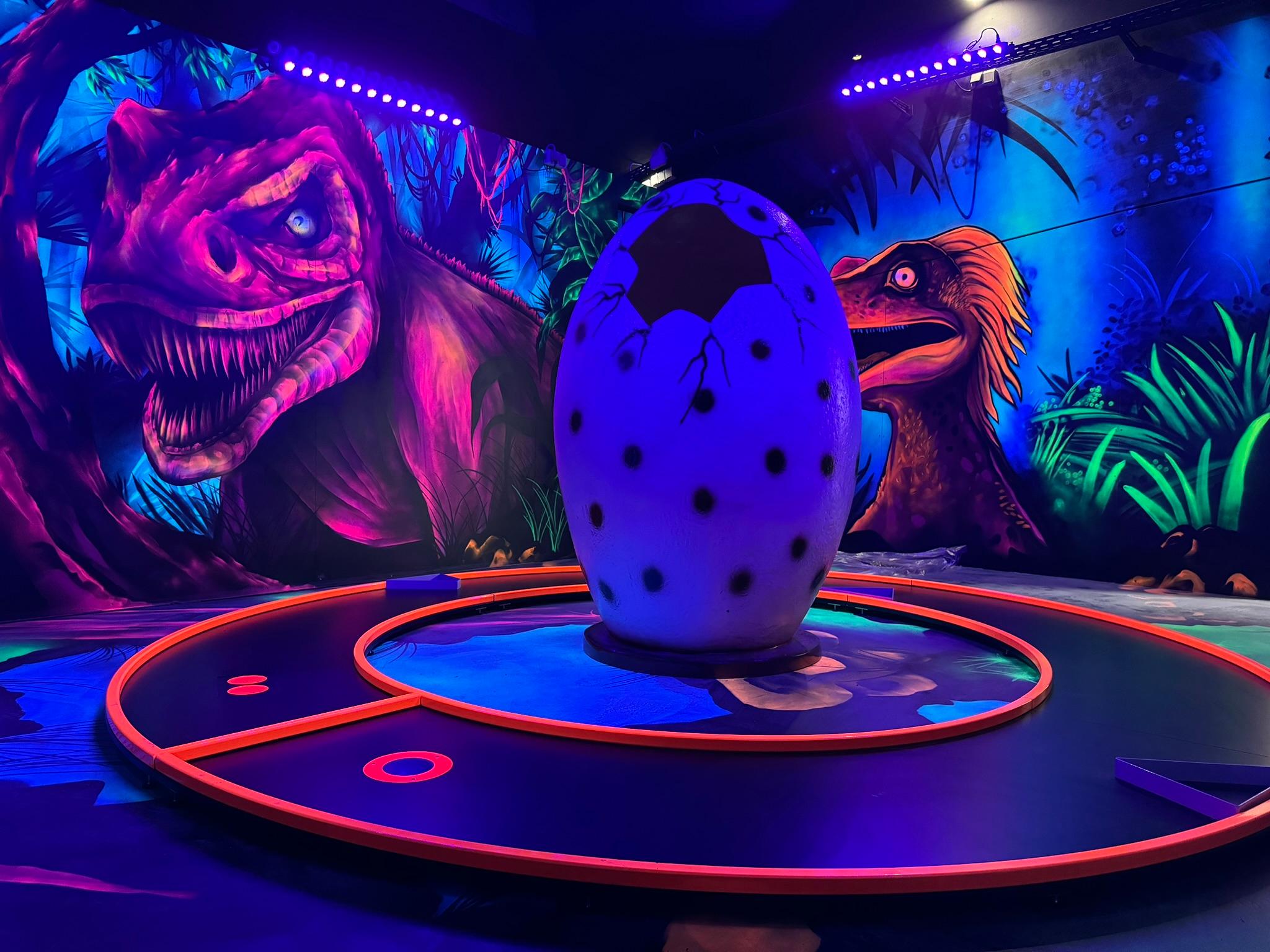 GlowZone 4D Schwarzlicht Minigolf Essen - West Borbeck, Wüstenhöferstraße 234 in Essen