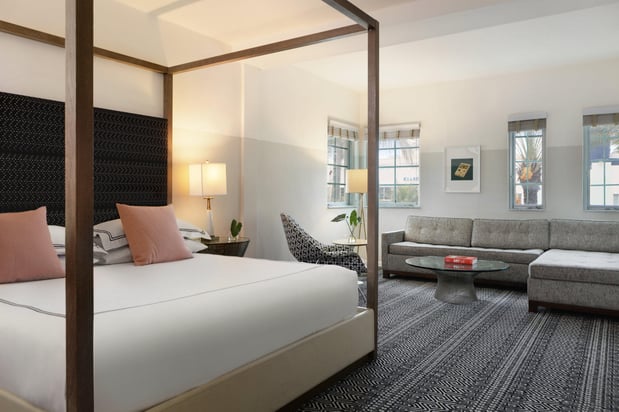 Images Kimpton Surfcomber Hotel by IHG
