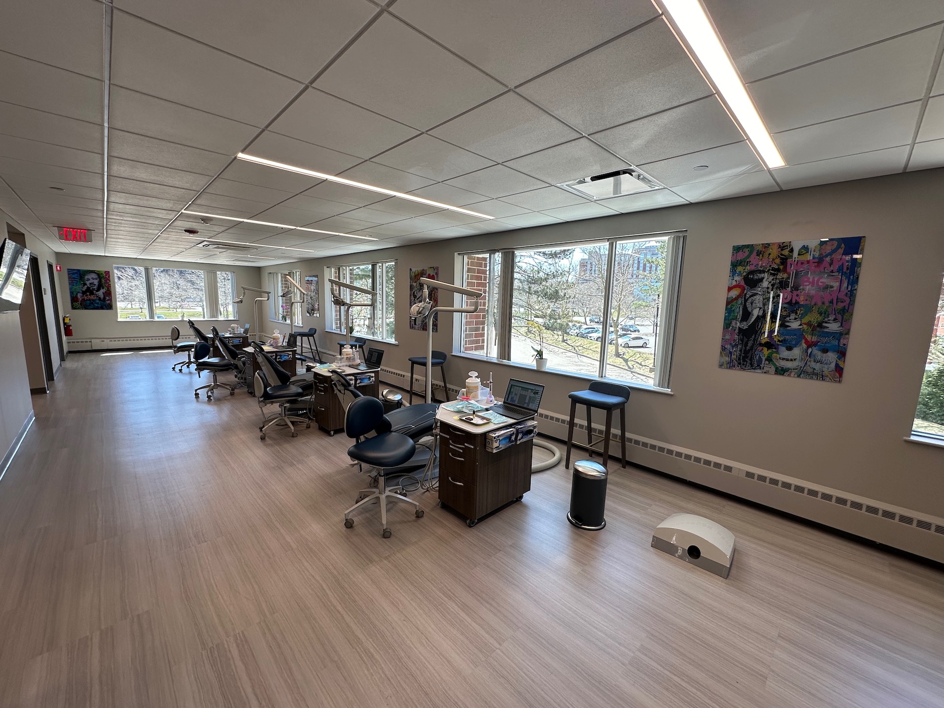 Quincy Family Orthodontics located in Quincy, MA offers leading-edge care in a welcoming and fun environment. With advanced options, we create beautiful, healthy and confident smiles: efficiently, affordably, and comfortably!
Dr. Zachary Kofos and our expert team take pride in our brand-new facility, equipped with state-of-the-art orthodontic technologies. As a patient-centered and family-friendly practice, we take the time to learn our patients’ expectations and concerns, and work closely with families to design treatment that works for their lives.
We pride ourselves on going above and beyond to provide quality patient care. Orthodontic techniques and technologies are advancing to allow us to treat patients more quickly and gently, resulting in a more enjoyable experience overall. We offer a variety of modern orthodontic services for all ages, such as traditional metal, clear braces, early intervention and two-phase orthodontic treatment, Invisalign for children, teens and adults.