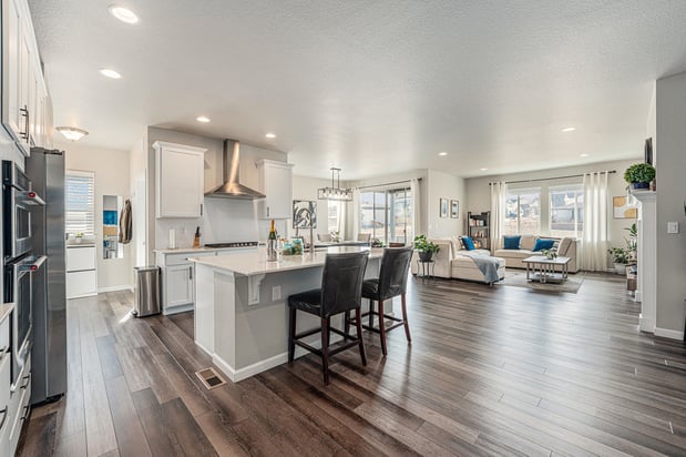 Images RE/MAX Professionals - Michael Kozlowski - Team Koz