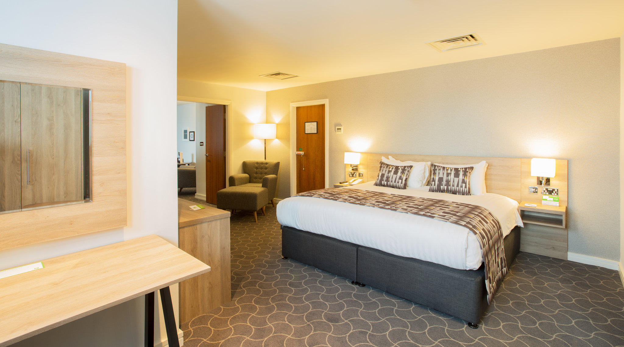 Holiday Inn Ellesmere Port - Cheshire Oaks, an IHG Hotel Ellesmere Port 01513 568111