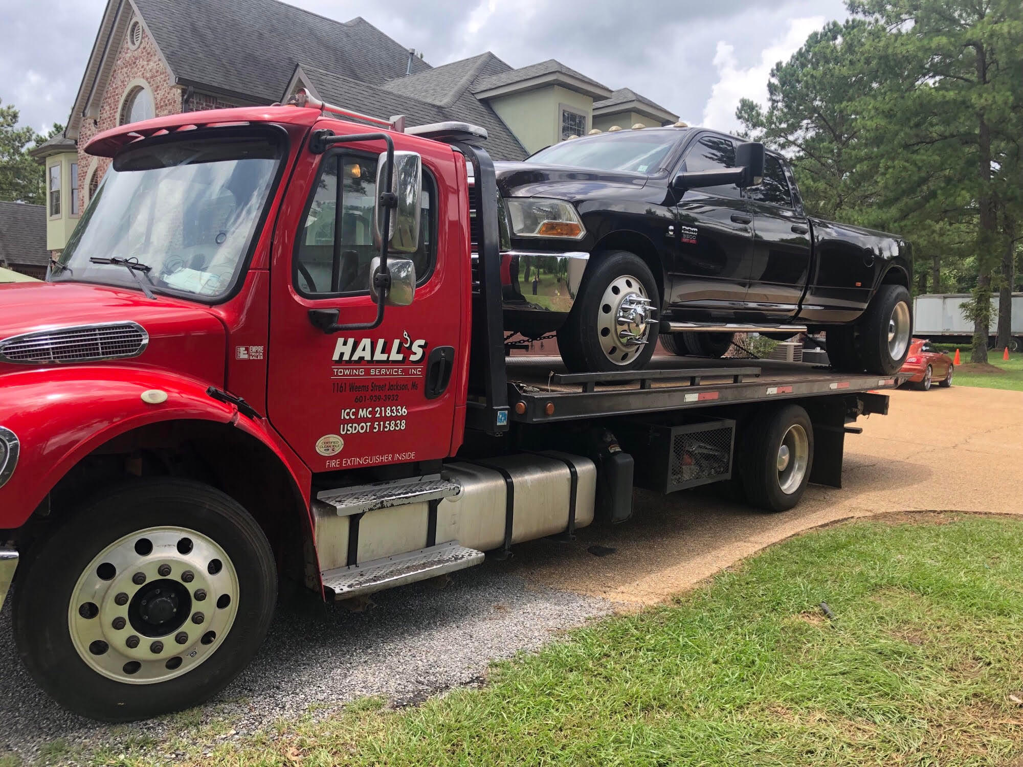 Hall's Towing Service Photo