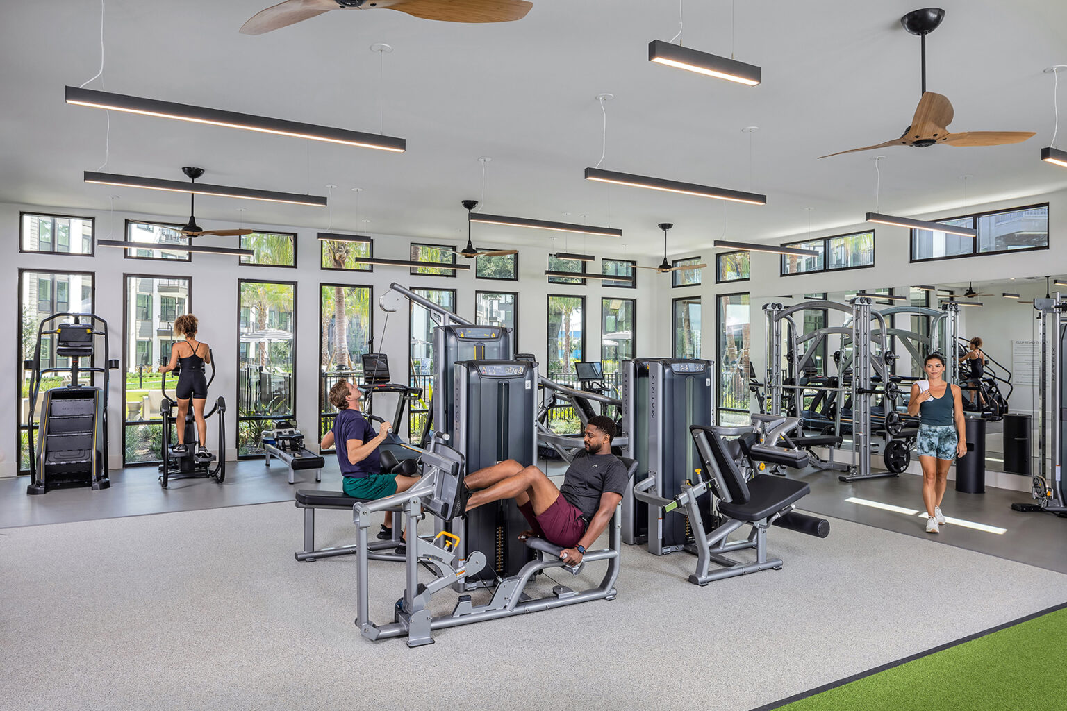 lux apartments with gyms 33815