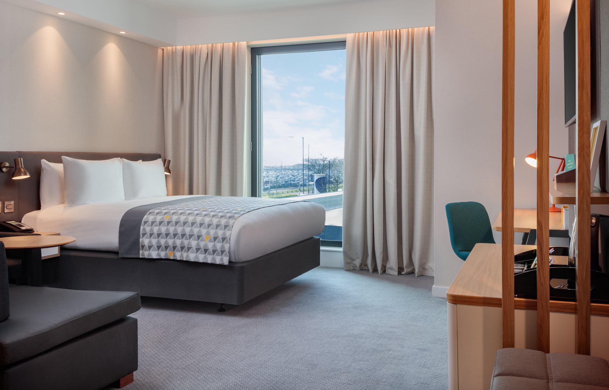 Holiday Inn London - Heathrow Bath Road, an IHG Hotel West Drayton 020 3962 5800