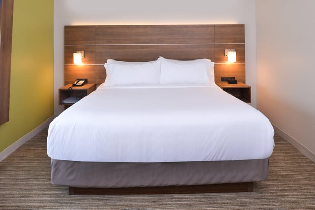 Images Holiday Inn Express & Suites Omaha - 120th And Maple by IHG
