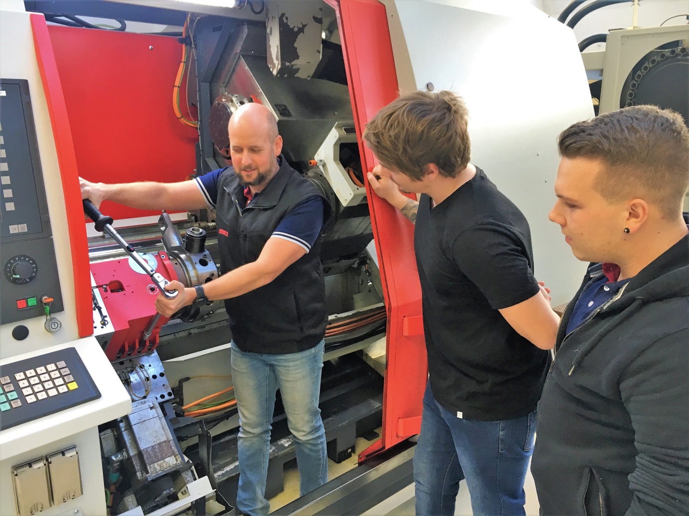 Bild 1 von EMCO Drehmaschinen, Fräsmaschinen und CNC Training