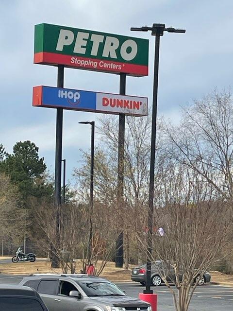 The Petro Stopping Centers full service travel center looks forward to seeing you, and providing you with a warm welcome and friendly service.