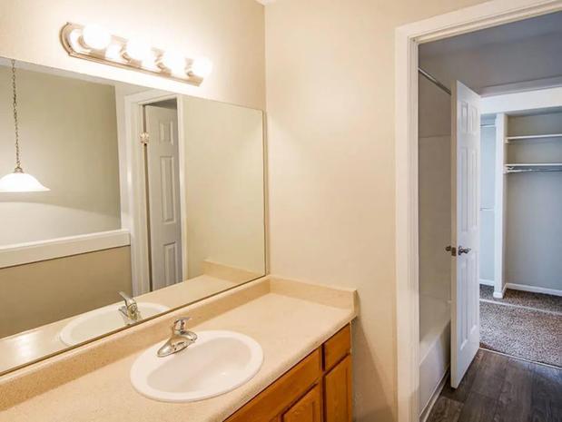 Images Meadow Lark Apartments