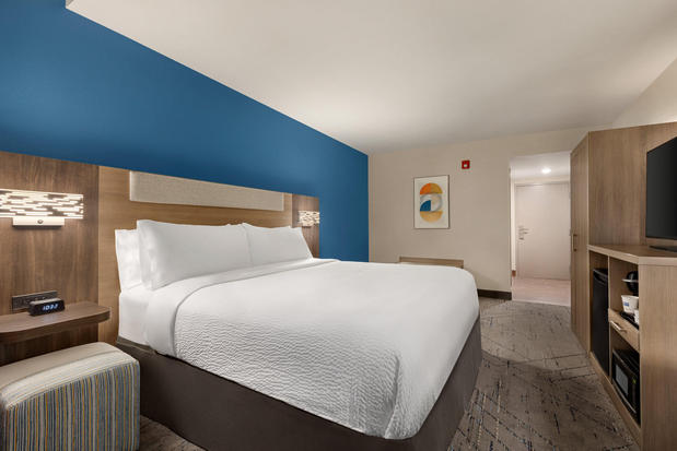 Images Holiday Inn Express & Suites Evansville Downtown by IHG