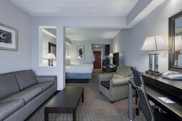 Images Holiday Inn Express & Suites Laurel by IHG