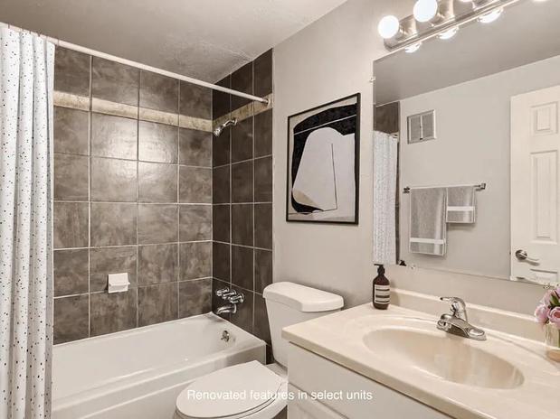 Images Fox Hill Apartments
