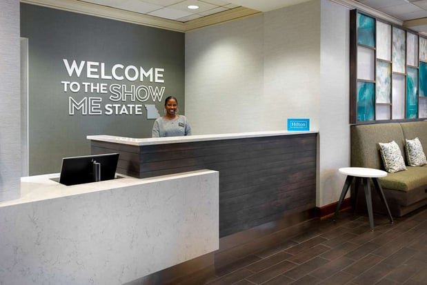 Images Hampton Inn & Suites Kansas City-Country Club Plaza