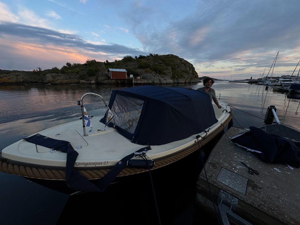Images Marstrands Marintextil AB - Kapellmakare - Båtkapell - Båtdynor - Möbler - Club Car Kapell
