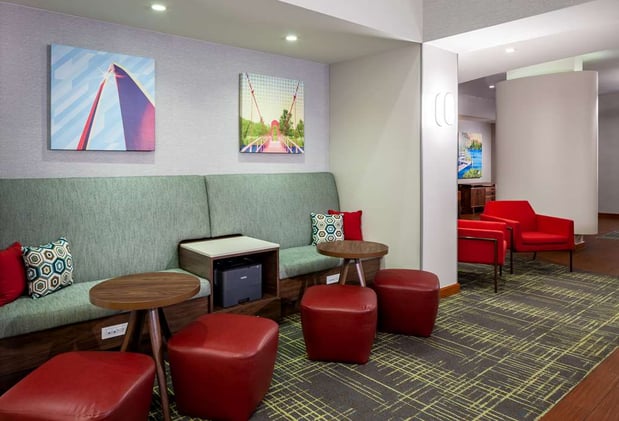 Images Hampton Inn & Suites St. Louis at Forest Park