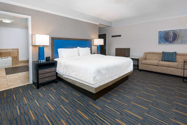 Images Hampton Inn & Suites Buffalo Downtown