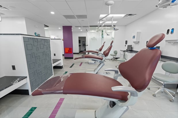 Images Kaaren Vargas, DDS