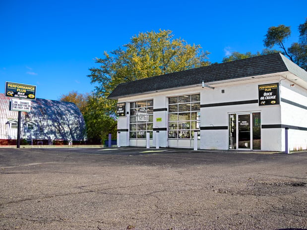 Images Performance Plus Quick Oil Change