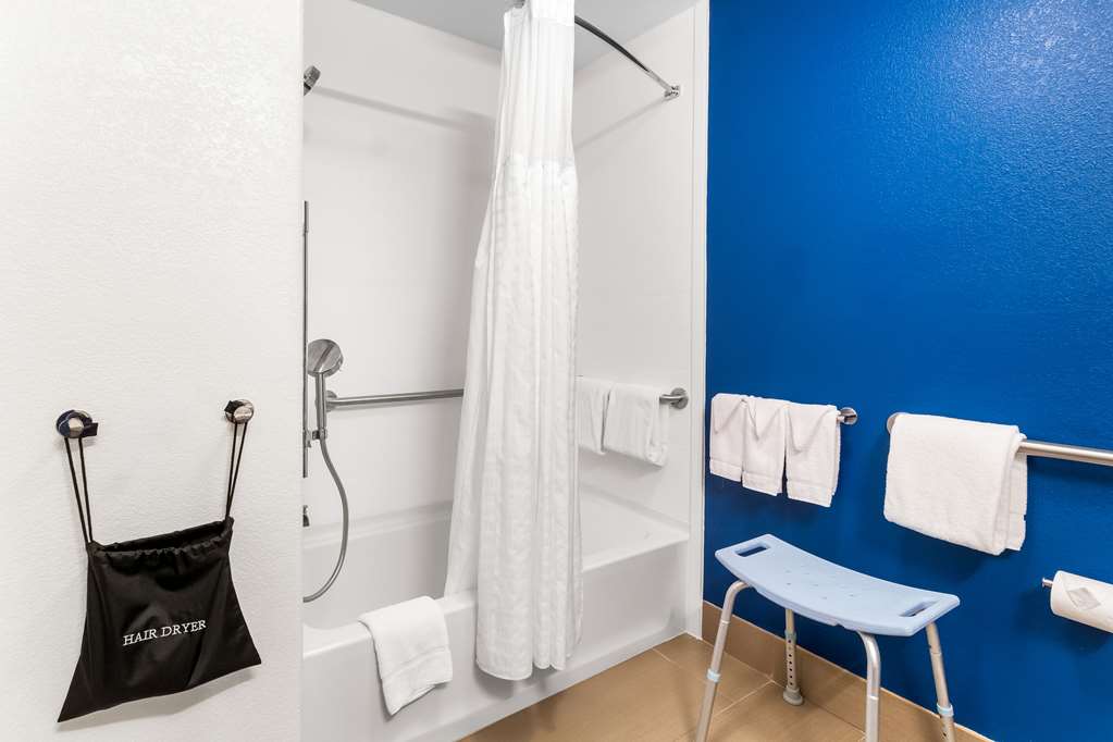 Guest room bath