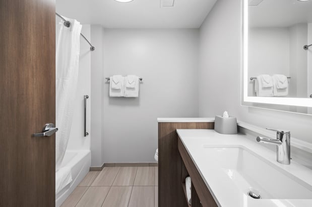 Images Holiday Inn Express & Suites Marinette by IHG