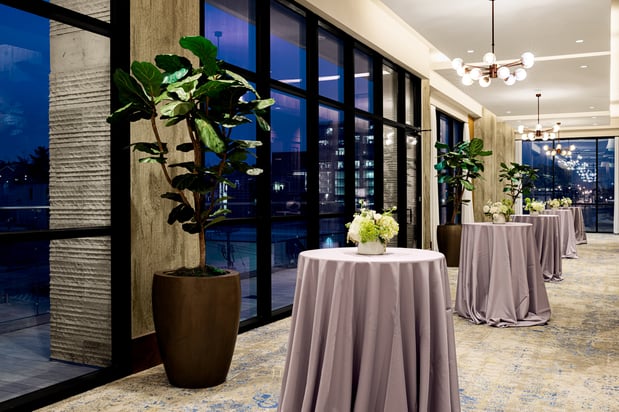 Images Holiday Inn & Suites Nashville Downtown - Broadway by IHG