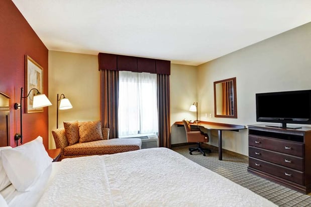 Images Hampton Inn & Suites Peoria at Grand Prairie, IL