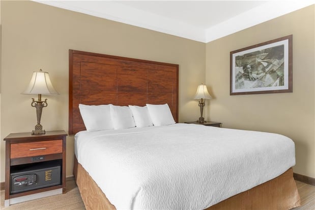 Images Best Western Plus Monica Royale Inn & Suites