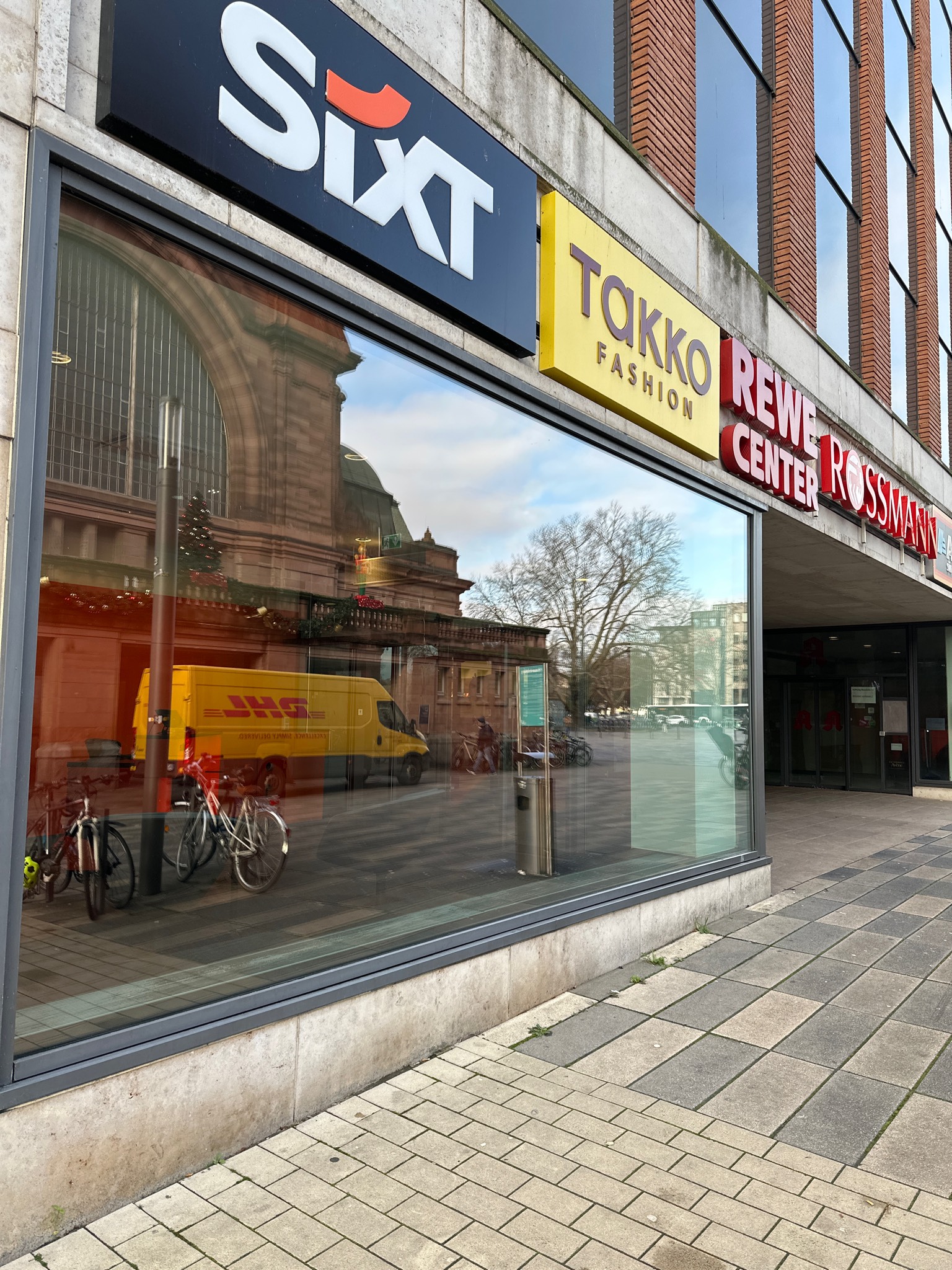 SIXT Autovermietung Wiesbaden Zentrum/Hauptbahnhof, Bahnhofsplatz 3, Lilien-Carre in Wiesbaden