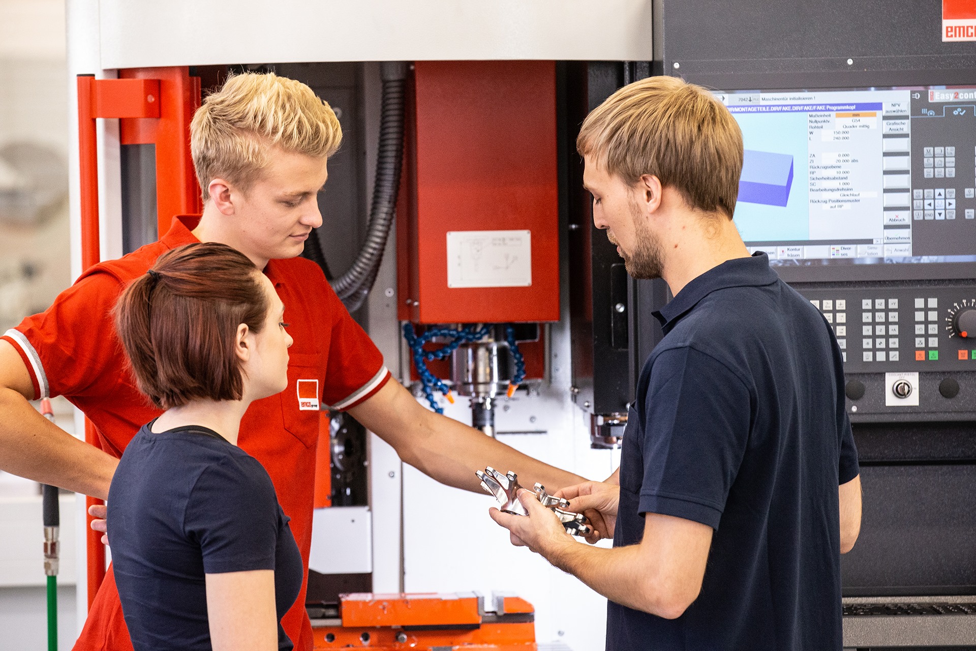 Bild 2 von EMCO Drehmaschinen, Fräsmaschinen und CNC Training